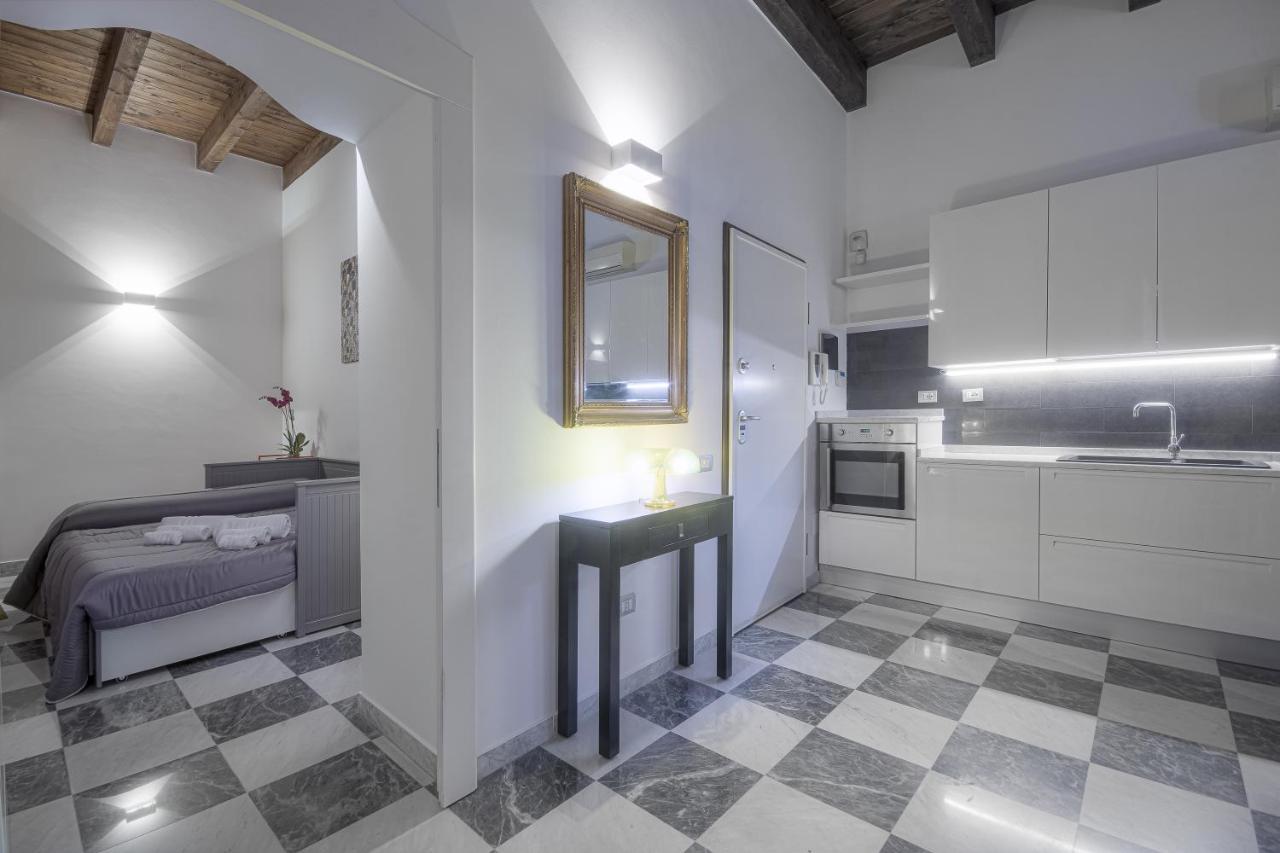 Right House - Characteristic Marina District Apartment Cagliari Bagian luar foto