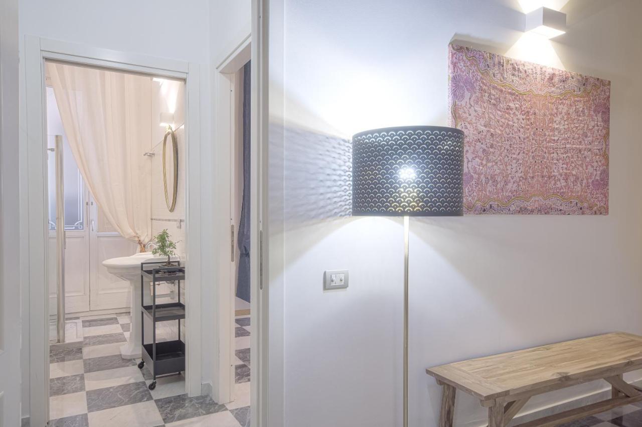 Right House - Characteristic Marina District Apartment Cagliari Bagian luar foto