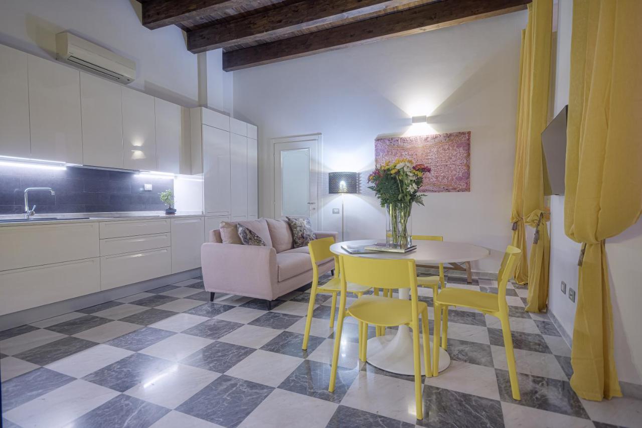 Right House - Characteristic Marina District Apartment Cagliari Bagian luar foto