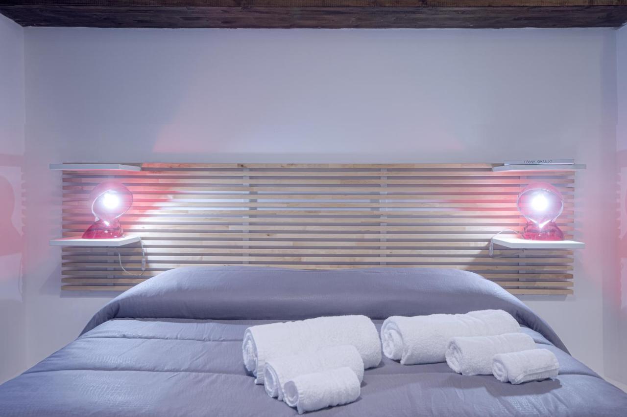 Right House - Characteristic Marina District Apartment Cagliari Bagian luar foto