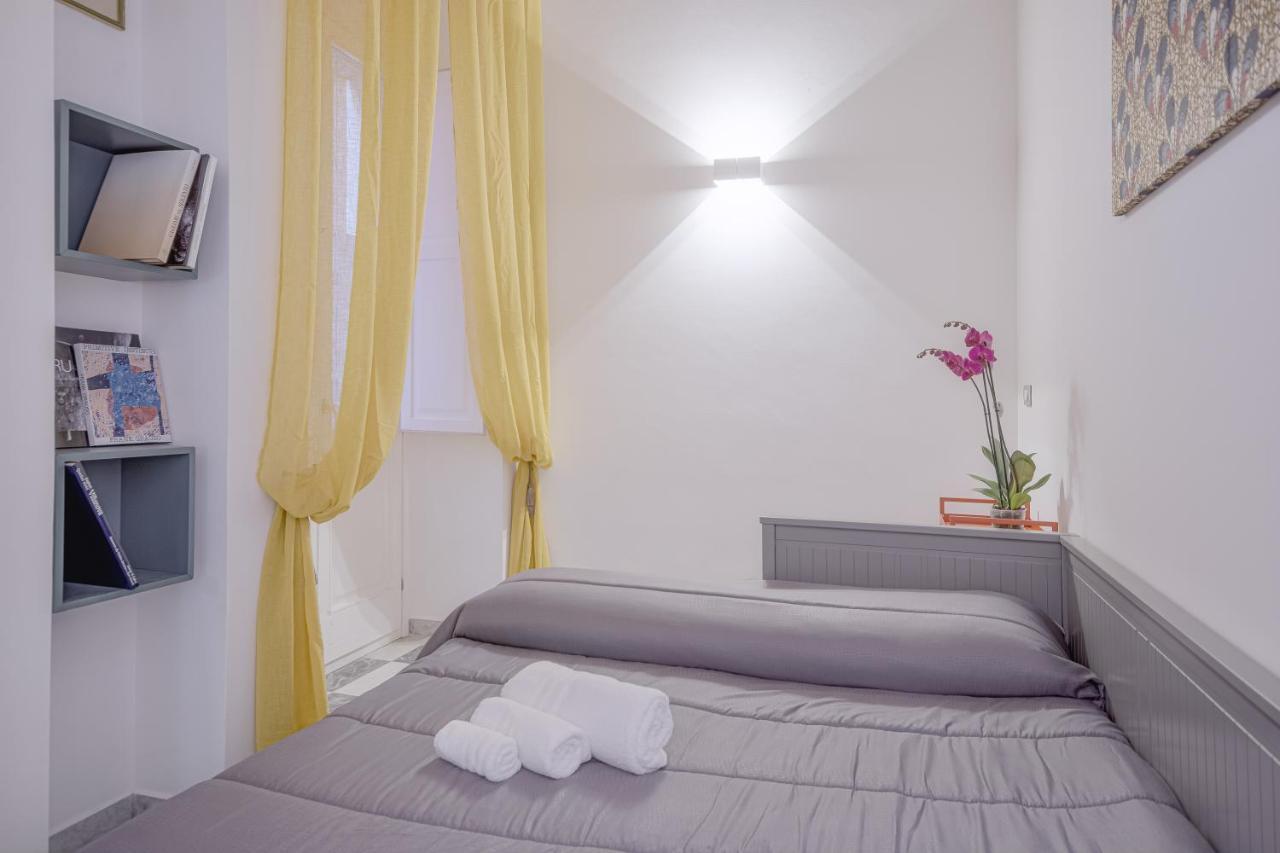 Right House - Characteristic Marina District Apartment Cagliari Bagian luar foto