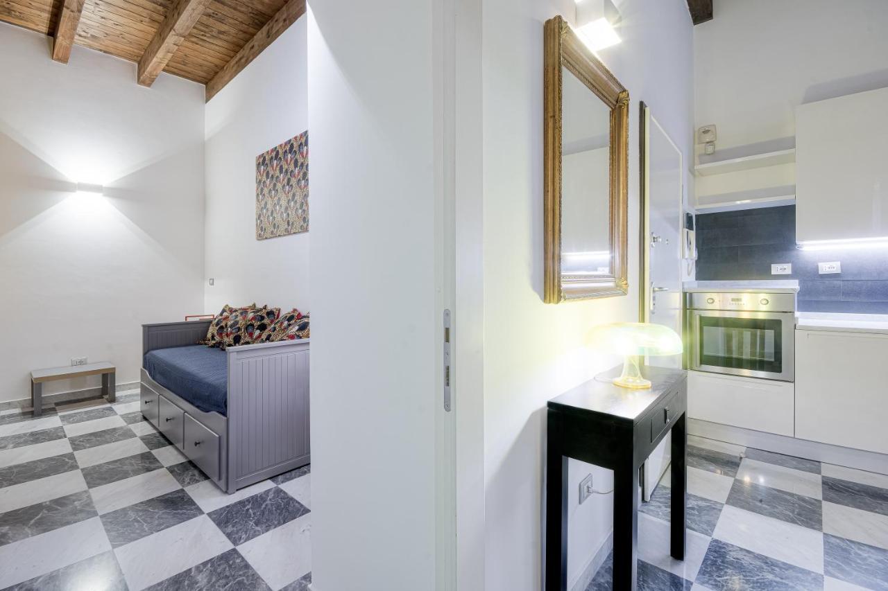 Right House - Characteristic Marina District Apartment Cagliari Bagian luar foto