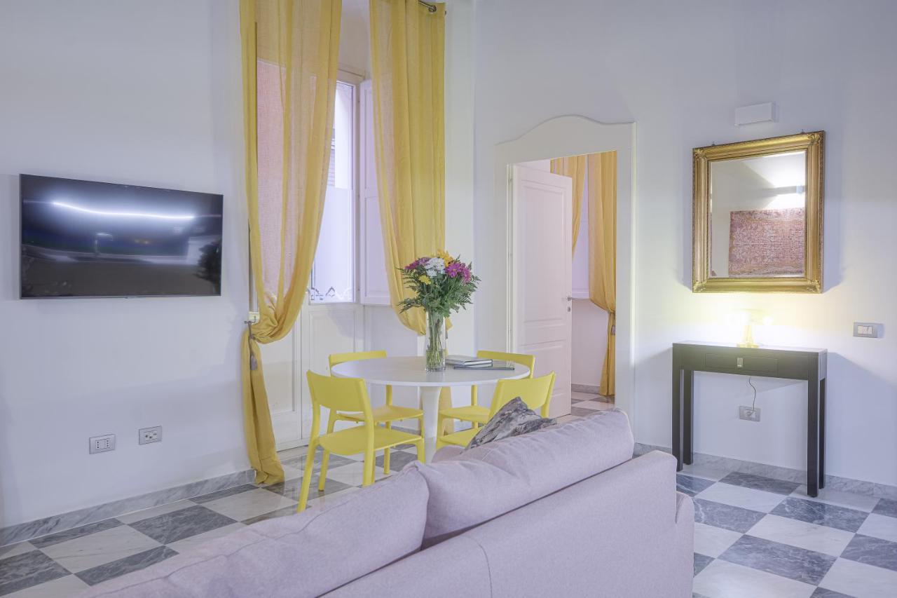 Right House - Characteristic Marina District Apartment Cagliari Bagian luar foto