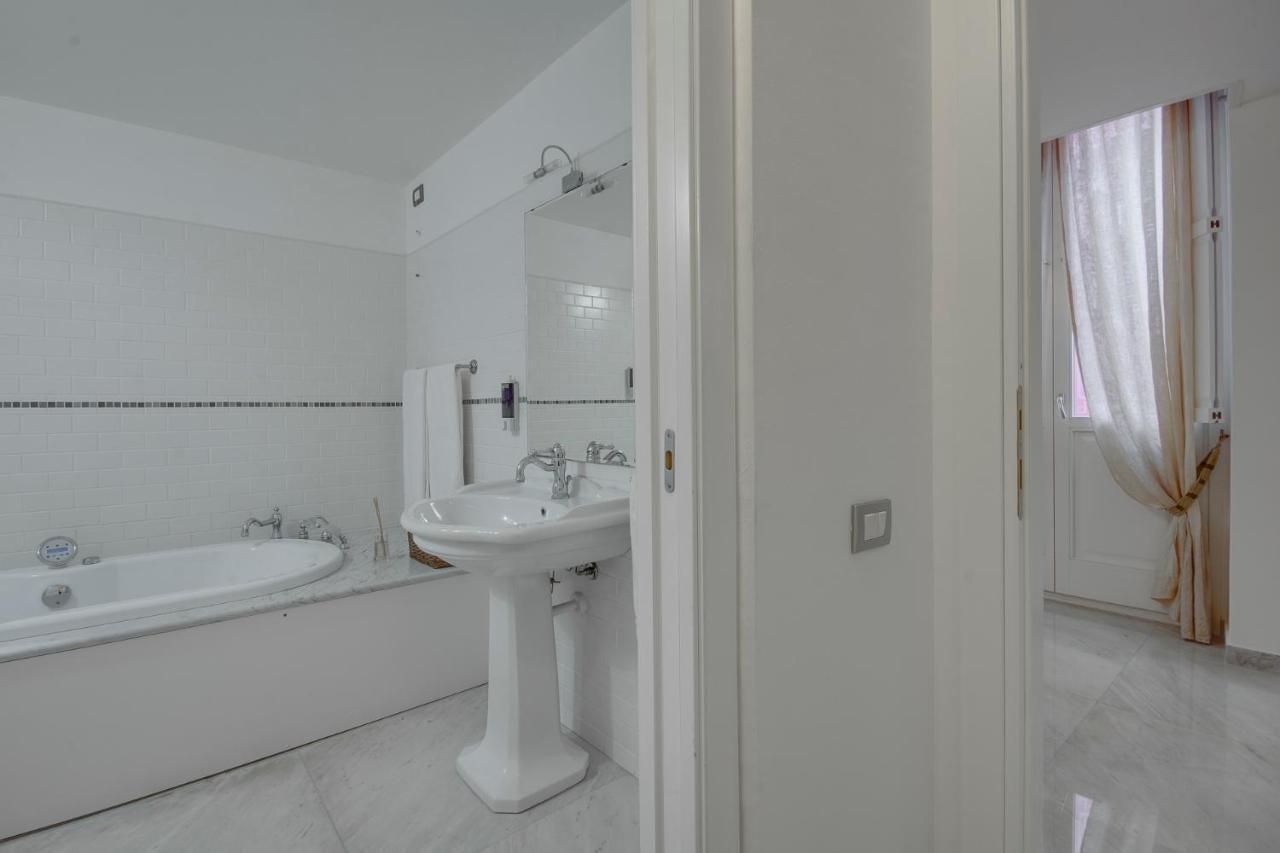 Right House - Characteristic Marina District Apartment Cagliari Bagian luar foto