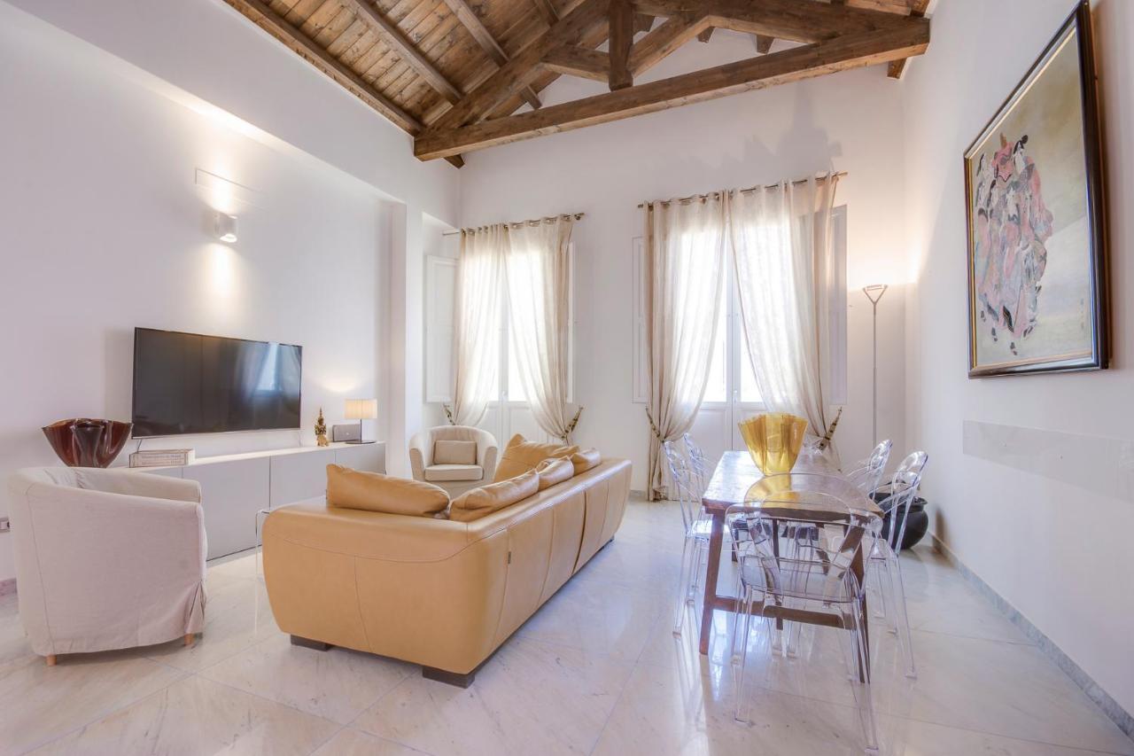 Right House - Characteristic Marina District Apartment Cagliari Bagian luar foto