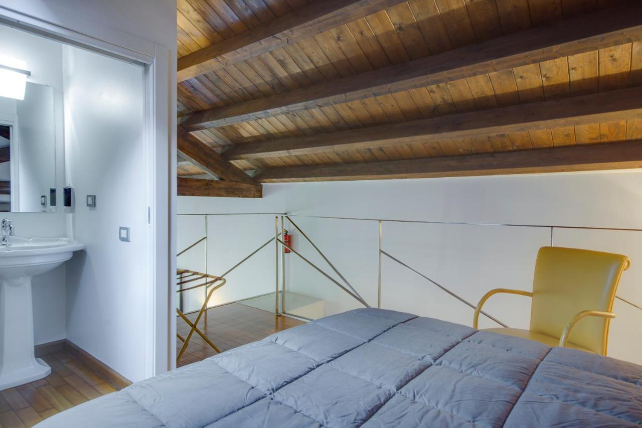 Right House - Characteristic Marina District Apartment Cagliari Bagian luar foto