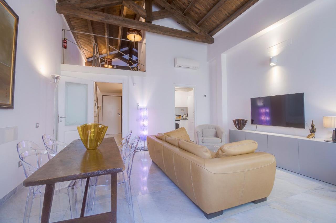 Right House - Characteristic Marina District Apartment Cagliari Bagian luar foto