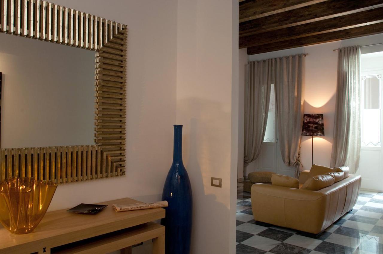 Right House - Characteristic Marina District Apartment Cagliari Bagian luar foto