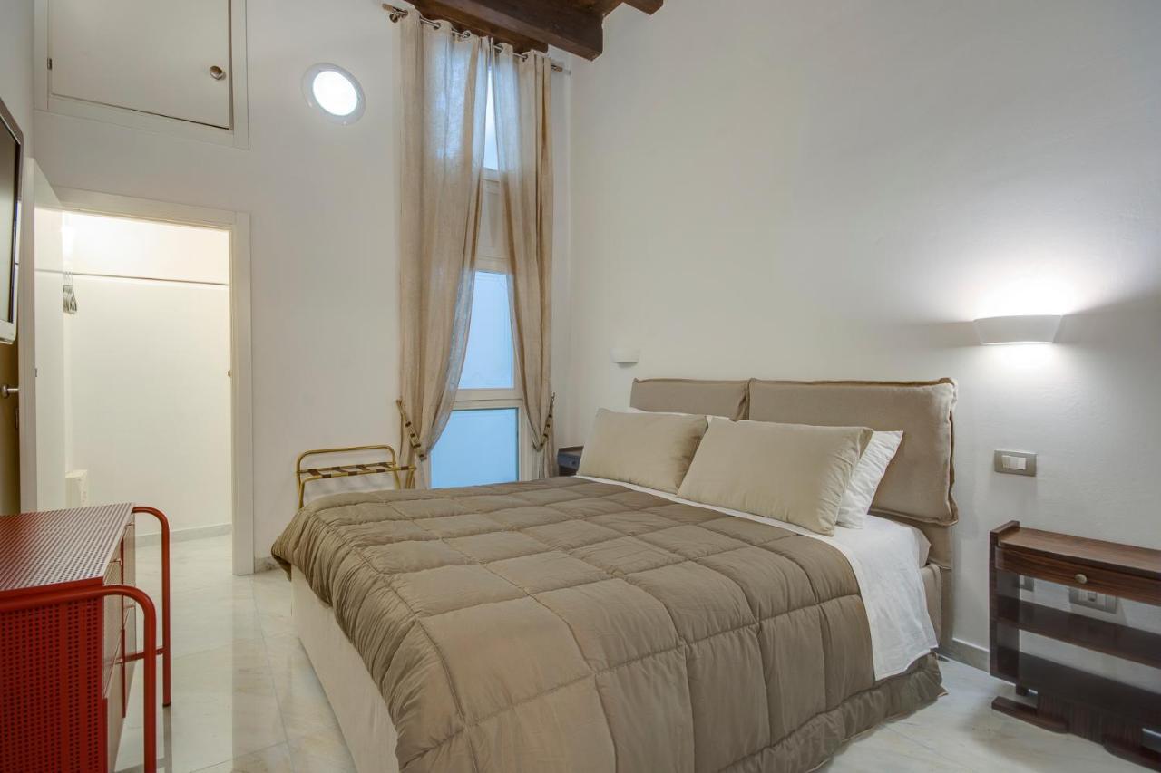 Right House - Characteristic Marina District Apartment Cagliari Bagian luar foto