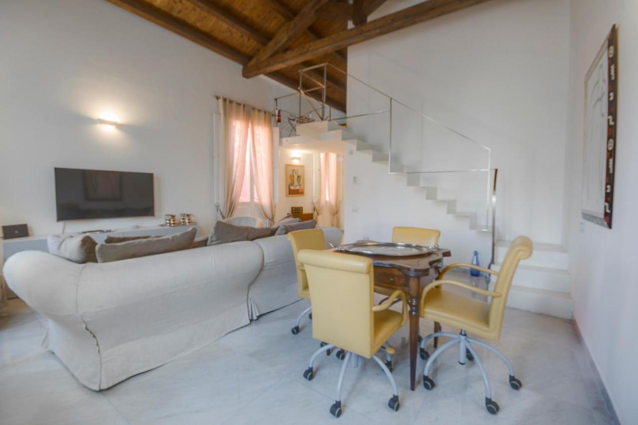 Right House - Characteristic Marina District Apartment Cagliari Bagian luar foto