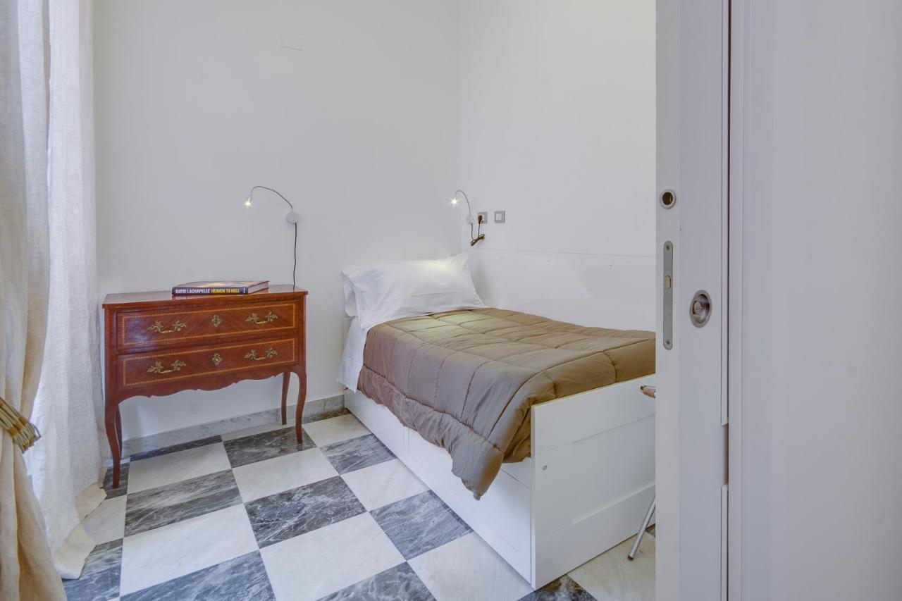 Right House - Characteristic Marina District Apartment Cagliari Bagian luar foto