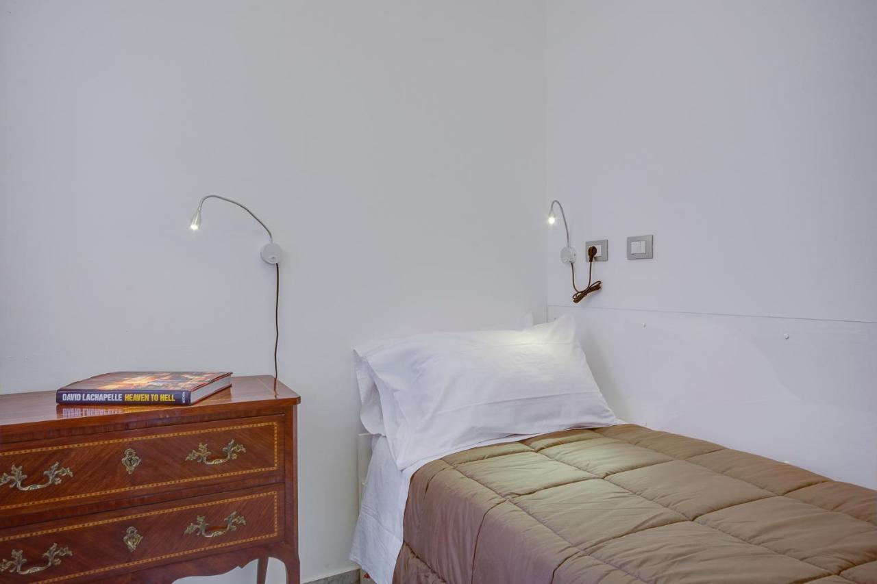 Right House - Characteristic Marina District Apartment Cagliari Bagian luar foto